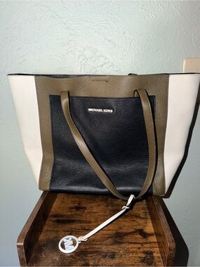 Michael Kors Colorblock Pebbled leather tote bag | Olive Green Black white